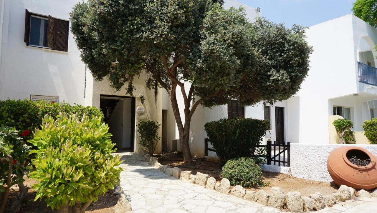 Gardens, Near